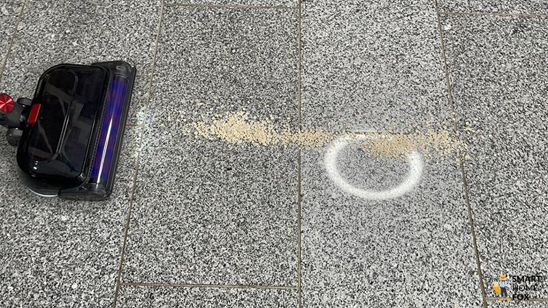 Vor dem Saugen und Wischen der Haferflocken, mit dem Ancocs Wischaufsatz